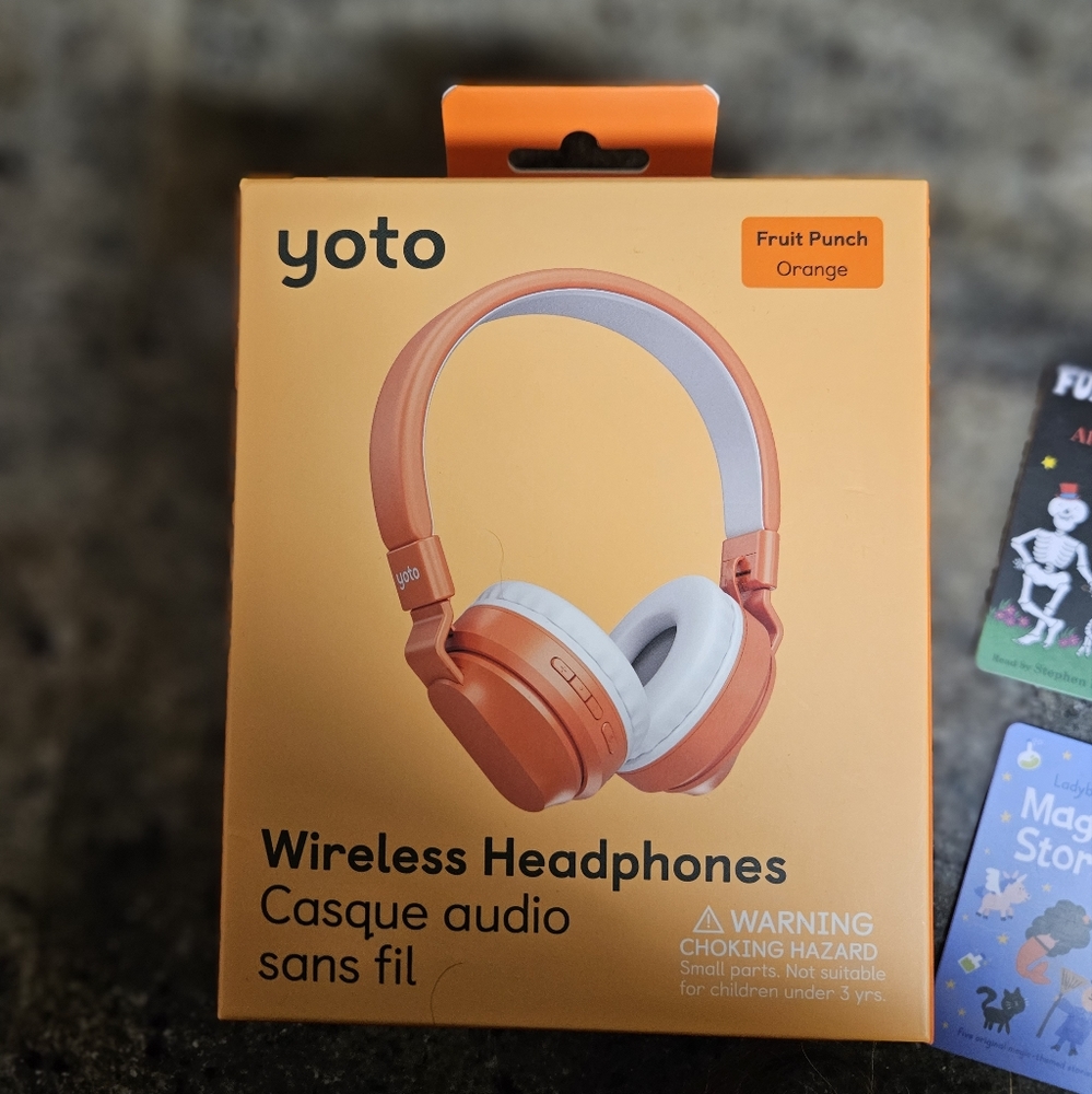 Yoto Wireless Headphones NIB w/2 Yoto Cards bundle